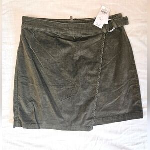Hollister new corduroy olive green skirt